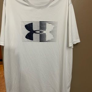 Men’s Under Armour heat gear shirt XL